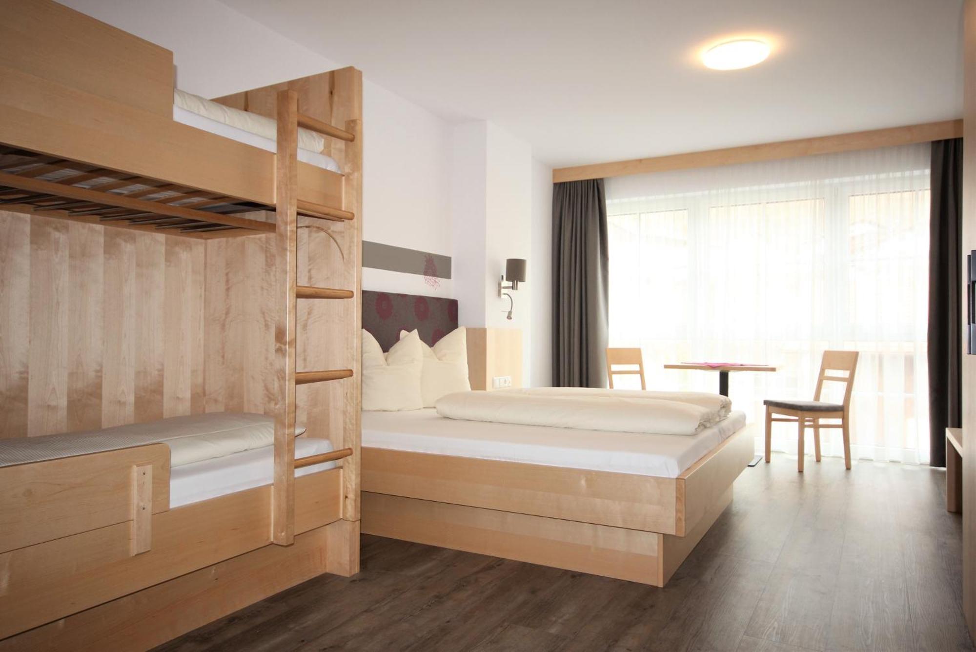 Kinderhotel Stefan เวนส์ ภายนอก รูปภาพ